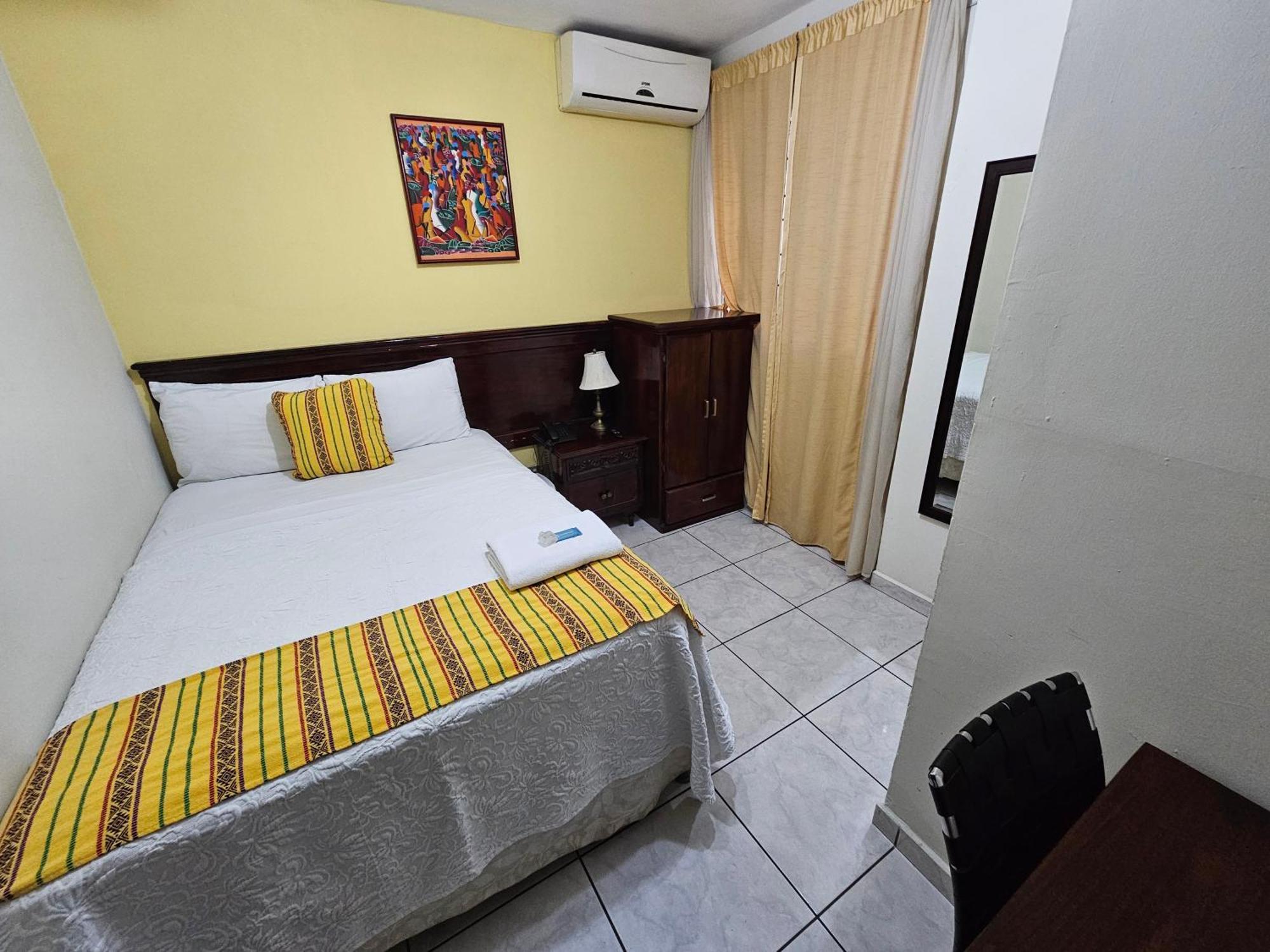 Hotel San Jose Hostal San Salvador Exterior photo